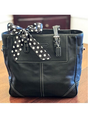 COACH GALLERY BLACK LEATHER TOTE EUC COMBINED WITH WHITE STITCHING CONTRAST